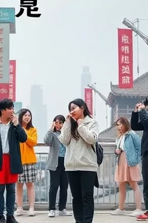 《拾荒者手记》竖版封面，城市废弃物回收现场的成堆纸箱